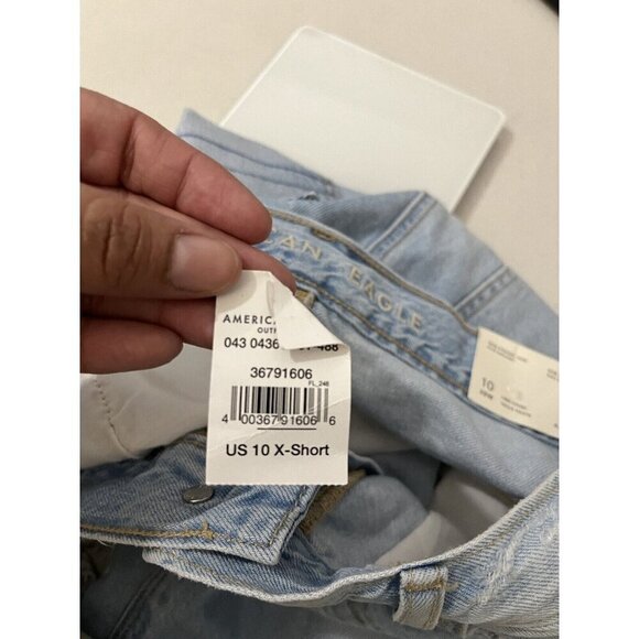 American Eagle Mom Straight Jean Blue Daylight Size 10 /30W Distressed Legs - Picture 13 of 16